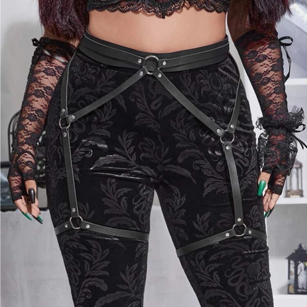 Ring Linker Garter Belt